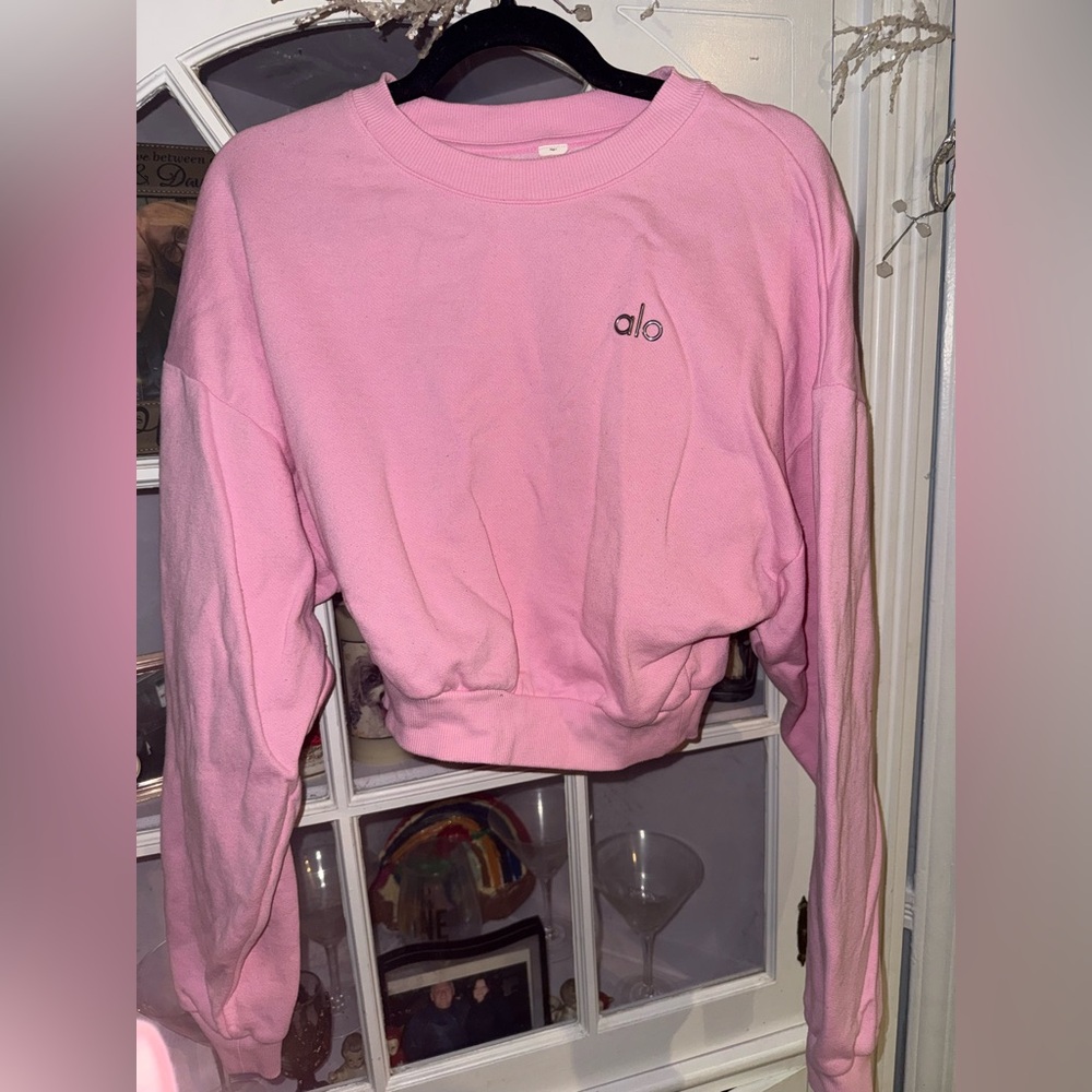 ALO Yoga Women's Sweet Pink Accolade Cropped Crewneck